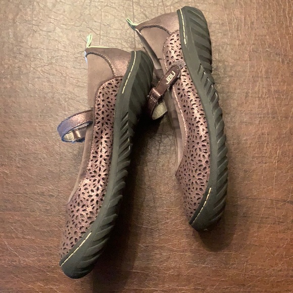 JBU Brown Metallic Mary Jane’s.  Size Women’s 8. - Picture 2 of 8